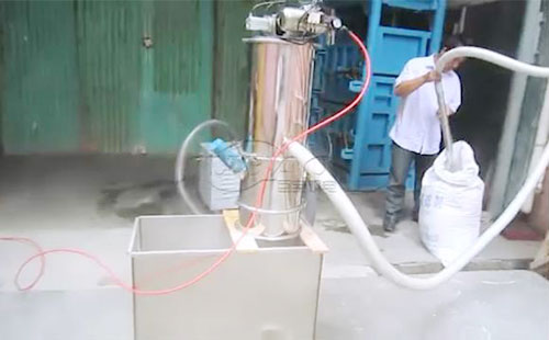 真空上料機(jī)助濾劑客戶使用現(xiàn)場