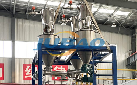 河南某工廠真空上料機現(xiàn)場